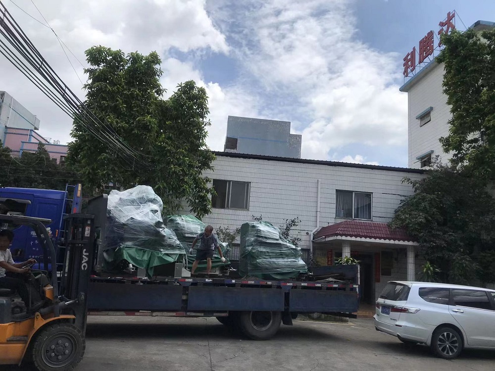 利騰達(dá)鋰電池應(yīng)用砂磨機(jī)成套裝備出貨現(xiàn)場